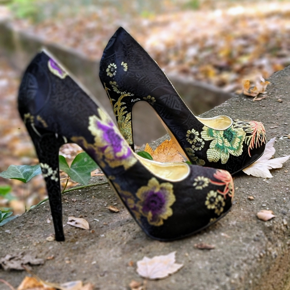 ALDO ASIAN INSPIRED FABRIC FLORAL PRINT HEELS